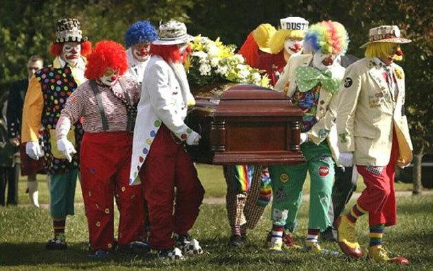 clown funeral - Suggestions on putting two clowns in a nano